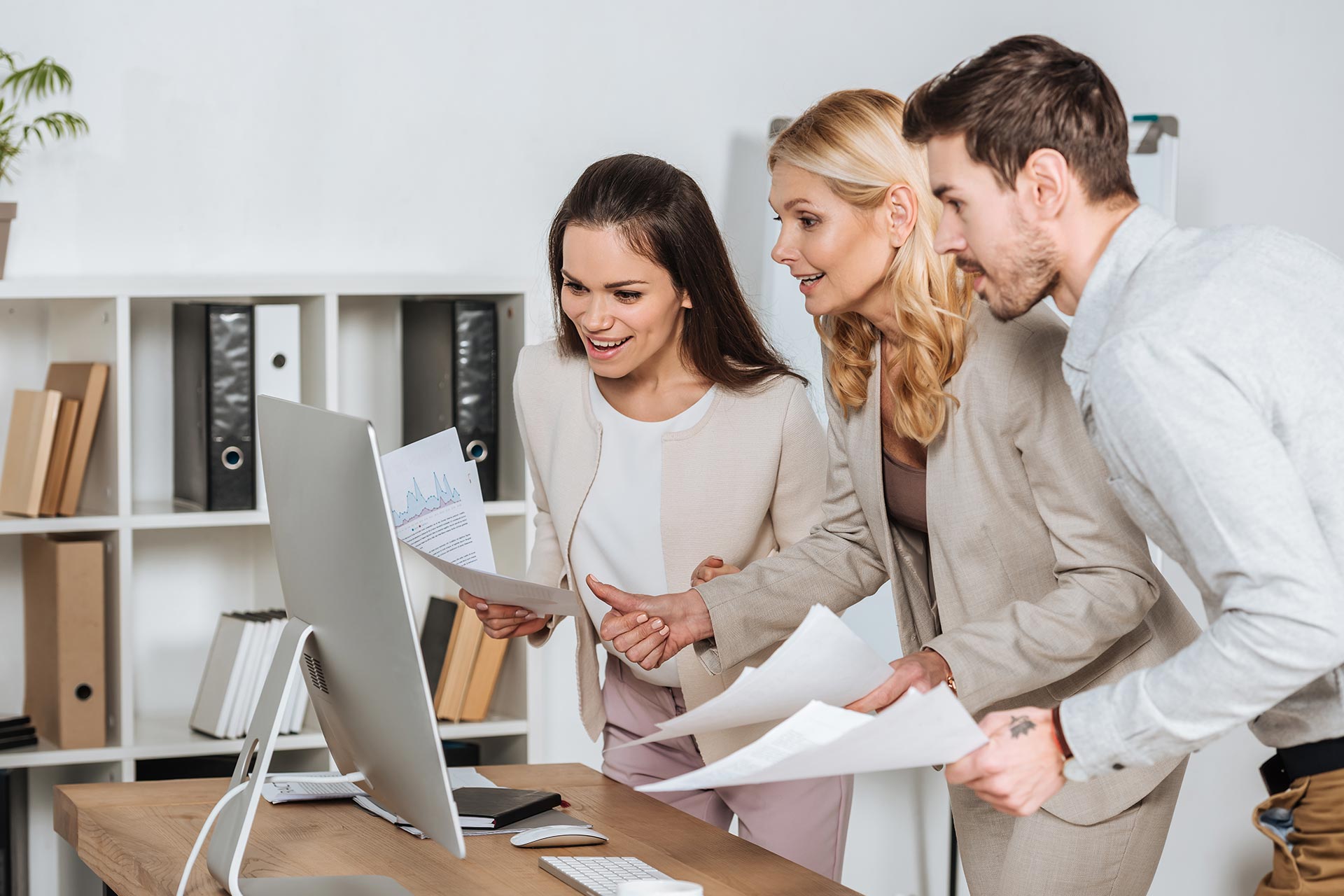 Smiling Business Mentor With Young Colleagues Hold 2022 12 16 16 31 05 Utc